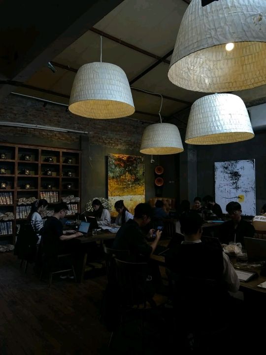 Tiny Café (Tiny Revolution) is a spacious