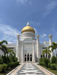 🕌 Royal Reflections in Brunei: Omar Ali Saifuddien Mosque