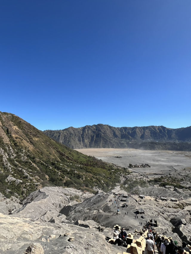 🌋 Mount Bromo – A Volcanic Sunrise You’ll Never Forget