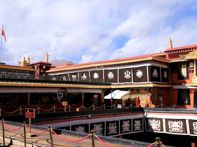 Jokhang Temple (Lhasa, Tibet) Jokhang Temple (Lhasa, Tibet)