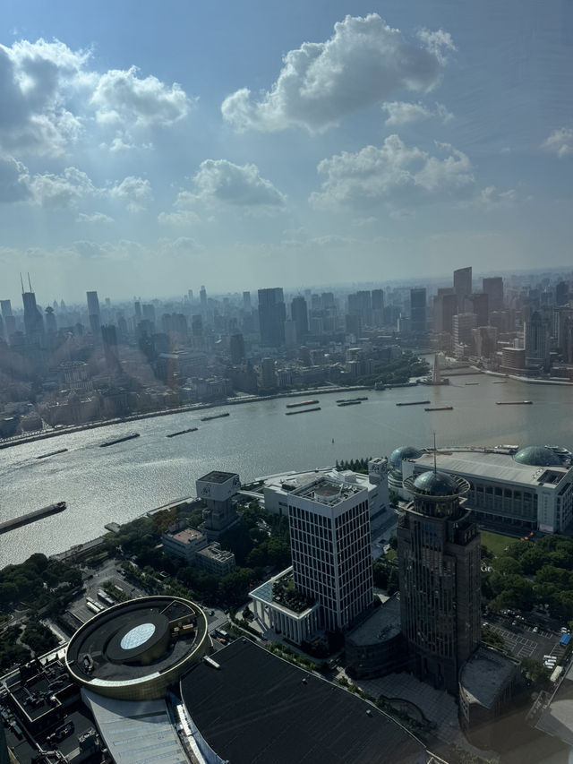上海浦東麗思卡爾頓酒店 52 樓下午茶，高空之上的優雅食光