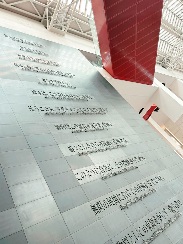 エレベーターを上がると詩に出会う  みなとみらい駅直結の“詩のモニュメント”と、クイーンズスクエアのおすすめ服屋めぐ エレベーターを上がると詩に出会う  みなとみらい駅直結の“詩のモニュメント”と、クイーンズスクエアのおすすめ服屋めぐ
