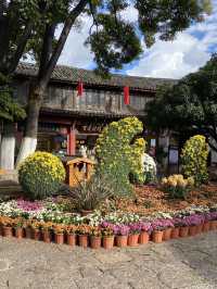 Walking through Lijiang Ancient Town is a total vibe! 🌈
