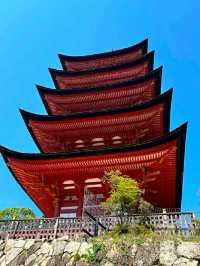 HOKOKUJINJA SENJOKAKU PAVILION.