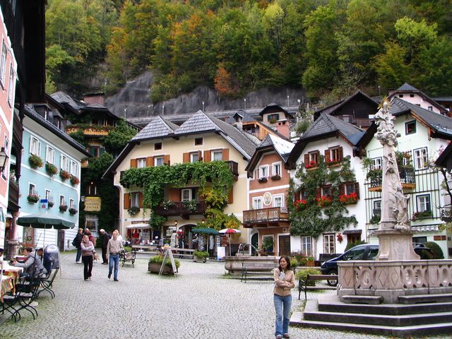 A Dreamy Autumn UNESCO Escape in Hallstatt 🍁🏞️  