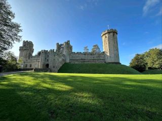 イングランドの中世の過去への壮大な旅