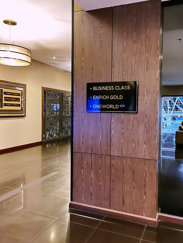 Golden Lounge KLIA: A World-Class Haven Before You Fly Golden Lounge KLIA: A World-Class Haven Before You Fly