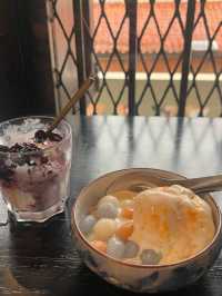 จิงจิง ไอศกรีมบาร์ แอนด์ คาเฟ่