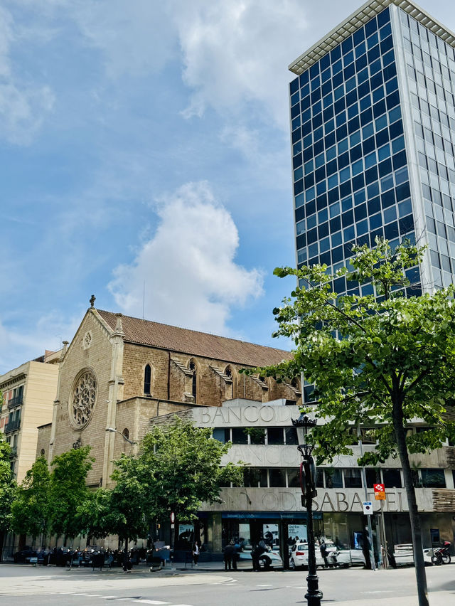 🌆 Wandering Through Eixample — The Heart and Soul of Barcelona ❤️