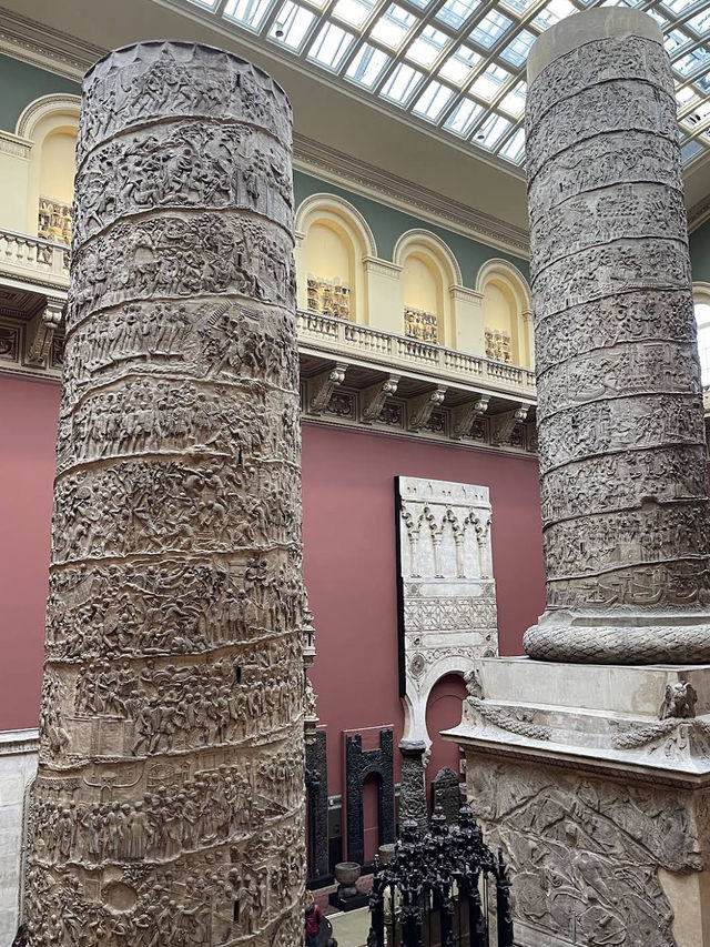 🎨🏛️ Design, Art & Craft at The Victoria and Albert Museum (V&A) 🌿✨ 