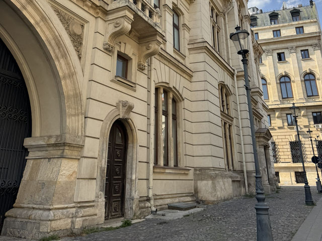 LIPSCANI – BUCHAREST’S VIBRANT HISTORIC HEART 🌆✨ LIPSCANI – BUCHAREST’S VIBRANT HISTORIC HEART 🌆✨