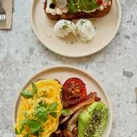 Soft Light & Soulful Sips