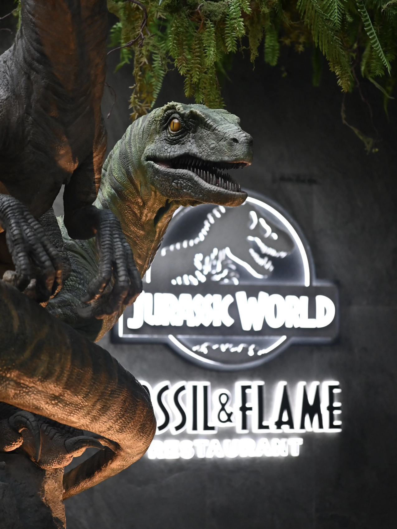 Gợi ý chuyến đi gia đình đến Jurassic World Bangkok.