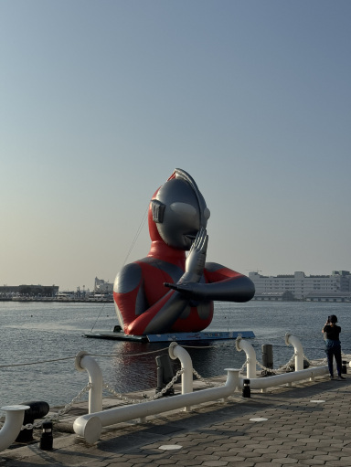 初代ウルトラマンとウルトラマンティガが合体！2026年、港湾で最強の光