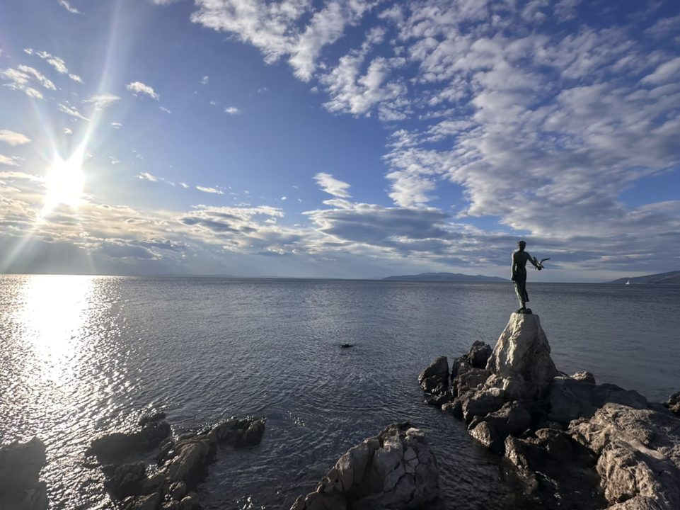 【Opatija, Croatia】Stroll along the picturesque coast with the Seagull and Maiden statue.