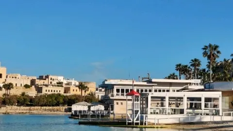 オトラント — イタリアとアドリア海の水平線が交わる場所。 — traveler post in オートラント