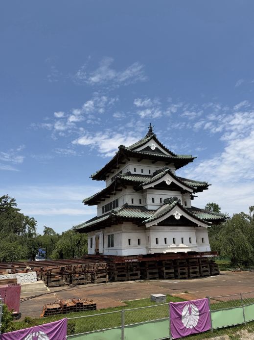 THE JAPANESE CASTLE THAT MOVED?! 🏰🍎 Unlocking Hirosaki’s Secret Hacks!