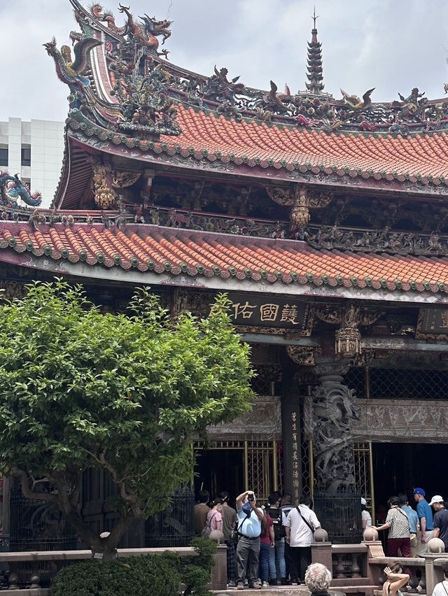 Stunning temple in Taipei City