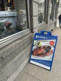 Halifax Downtown에 있는 랜드마크 seafood restaurant~Bluenose!!