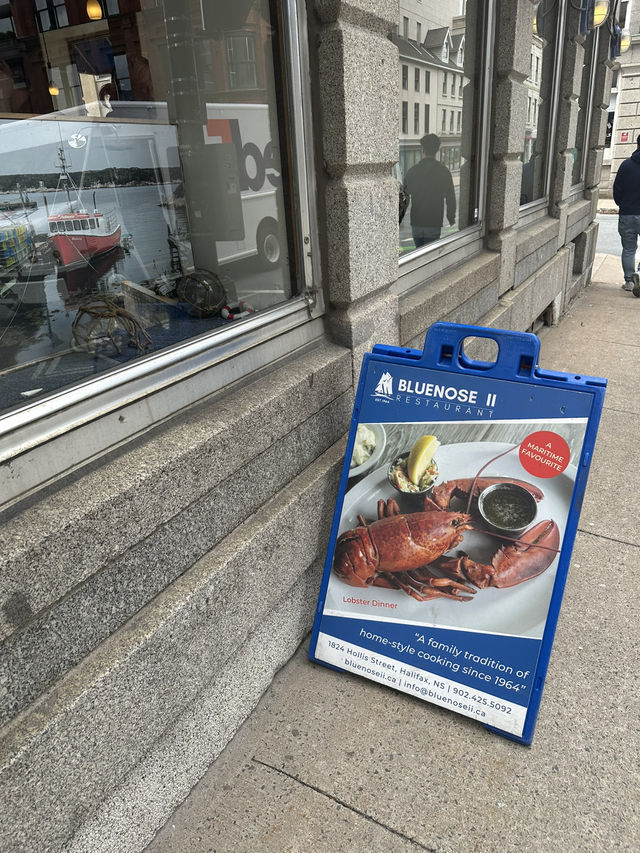 Halifax Downtown에 있는 랜드마크 seafood restaurant~Bluenose!!