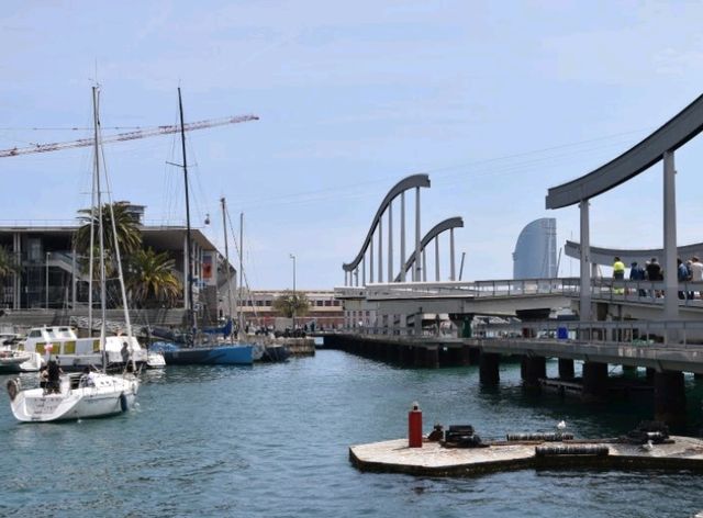A sunny walk in Barcelona Marina