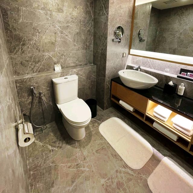 《吉隆坡JW萬豪酒店》🛍位置優越，但交通堵塞非常嚴重🛍