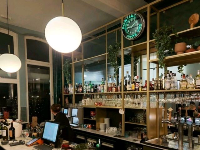 ร้านอาหารสุดเก๋ชิคที่โดดเด่นทั้งสเต็กและพิซซ่า