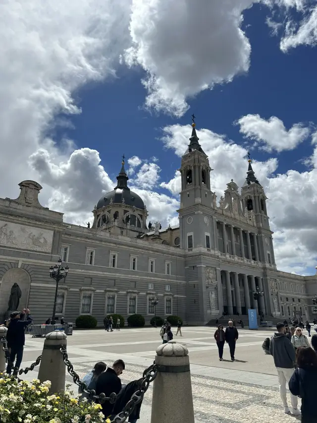 🌆 Madrid – City of Energy and Elegance 🌆