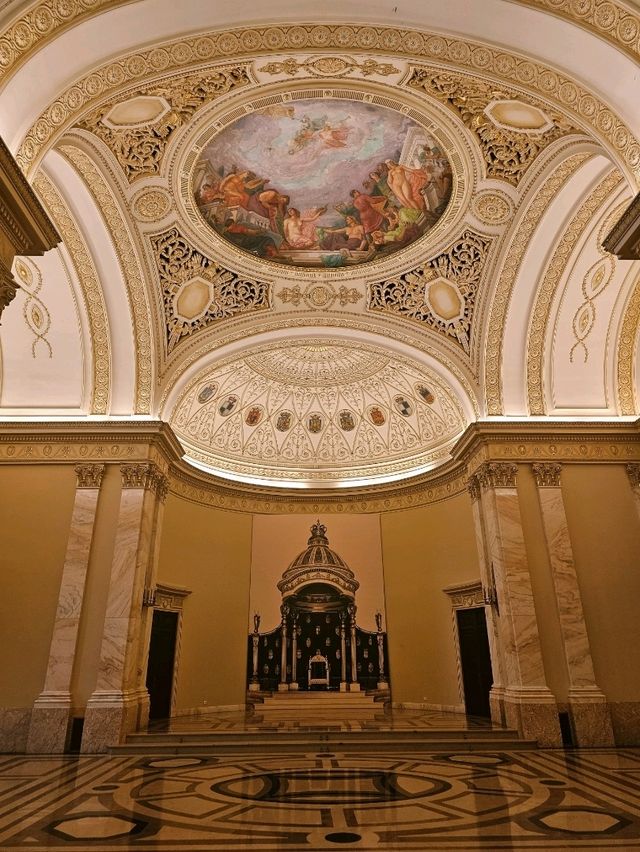 Discovering the Throne Hall in Bucharest 👑✨
