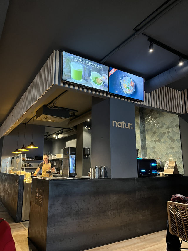 ✨Is this the best poke restaurant in Bilbao? 🌺🥑