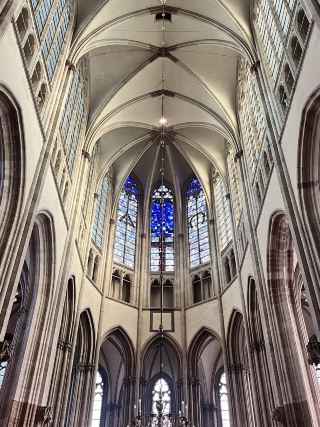 역사와 고요함이 공존하는 도시의 상징｜Dom Church(위트레흐트 대성당)