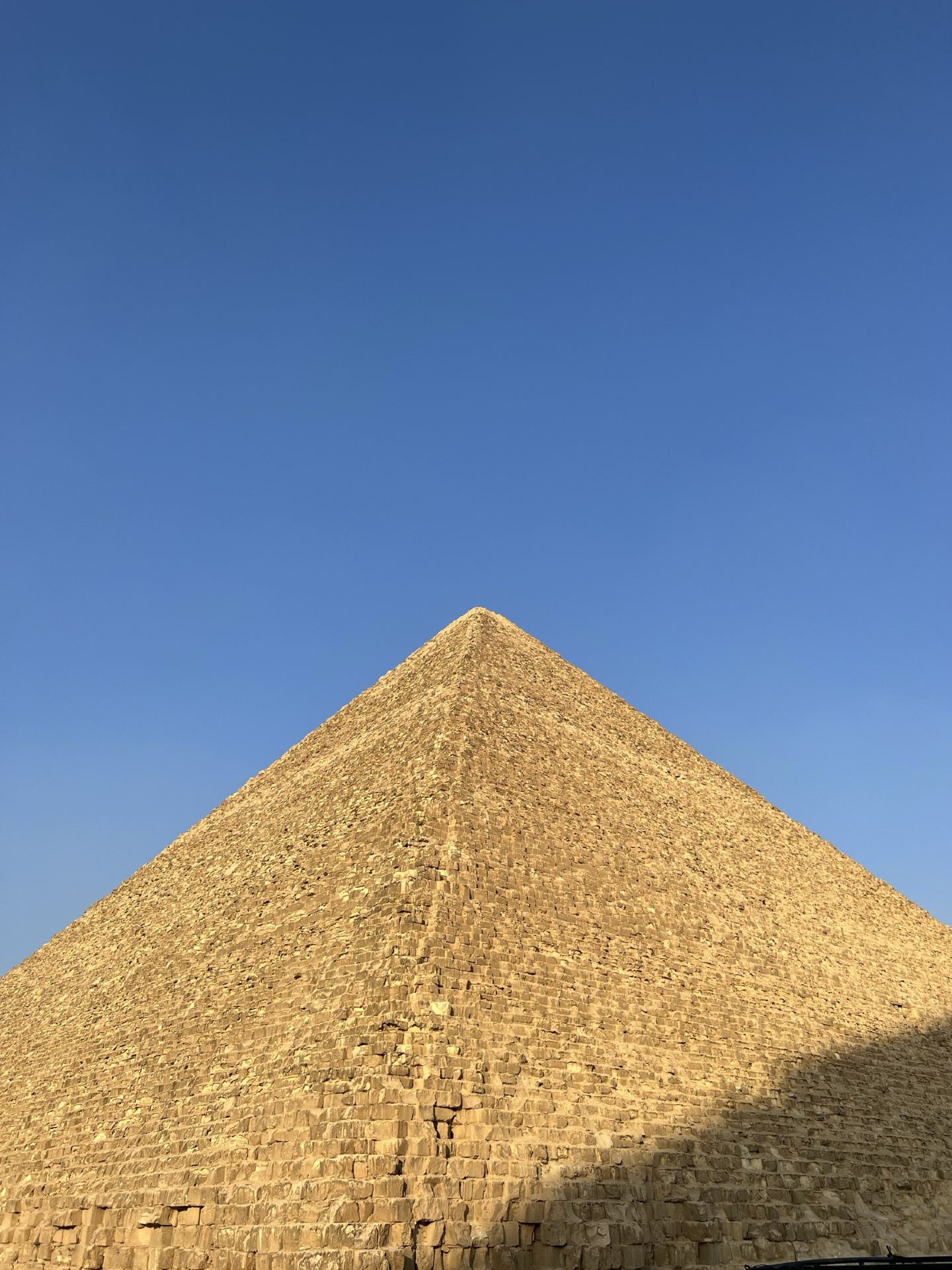 🇪🇬 カイロ：エジプトの首都カイロでは、ピラミッド以外に何を見るべきでしょうか？