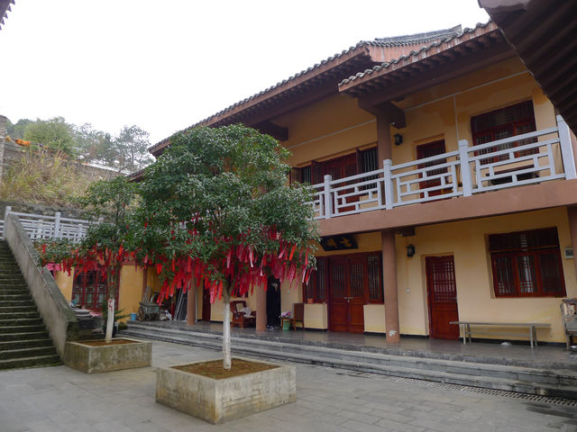 一座現代寺廟——都匀九龍寺