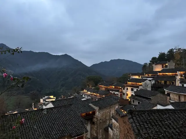 Go to Huangling, take a break