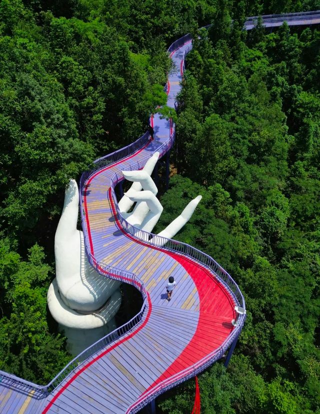 世界上面積最大的雙層玻璃觀景平台
