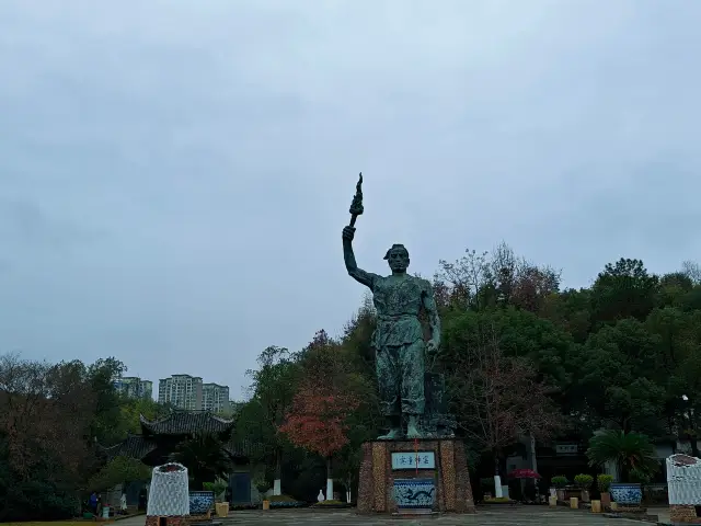 경덕진 고요민속박람구 | 생태 비이전승을 보며, 도자기의 아름다움을 펼칩니다