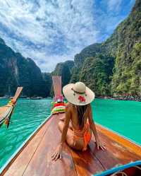 BEST THINGS TO DO IN PHUKET 🇹🇭 

Who is ready to explore beautiful Phuket?😍