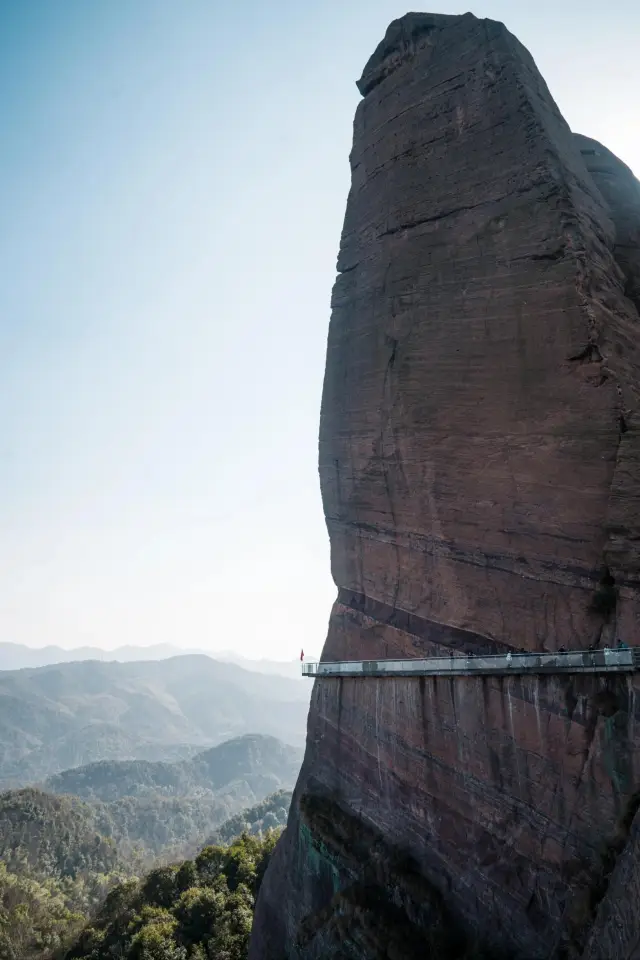 Jiangxi Geyang Turtle Peak is a rare sight on the river and in the world