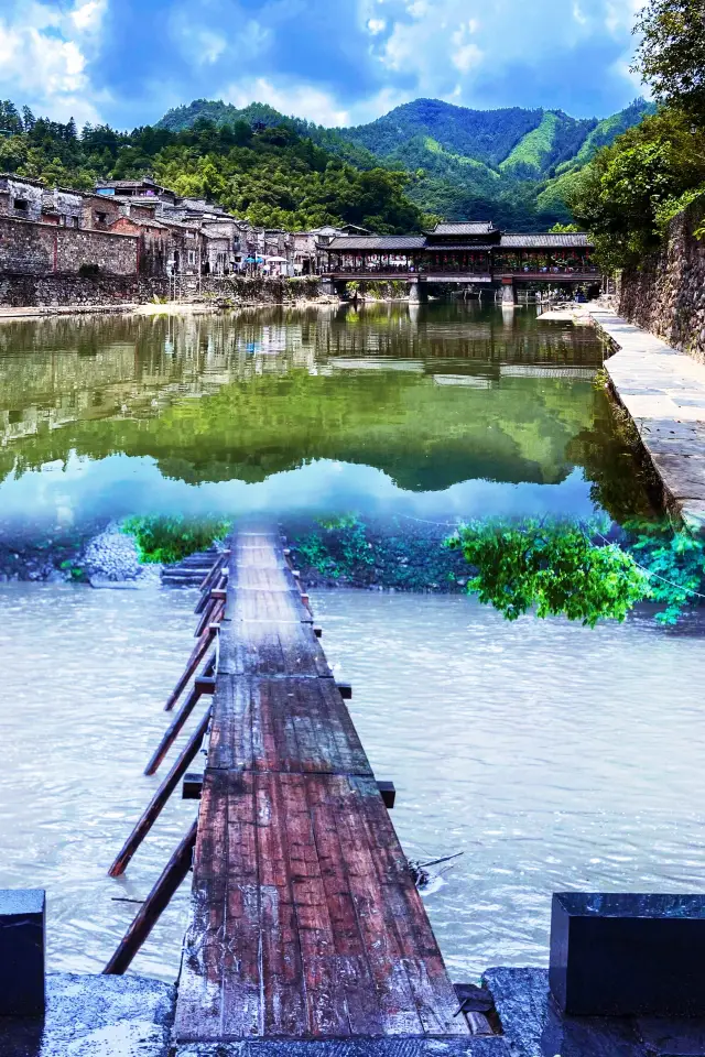 In the human world, this ancient town of Yaoli, which has been quiet for a thousand years, amazed me
