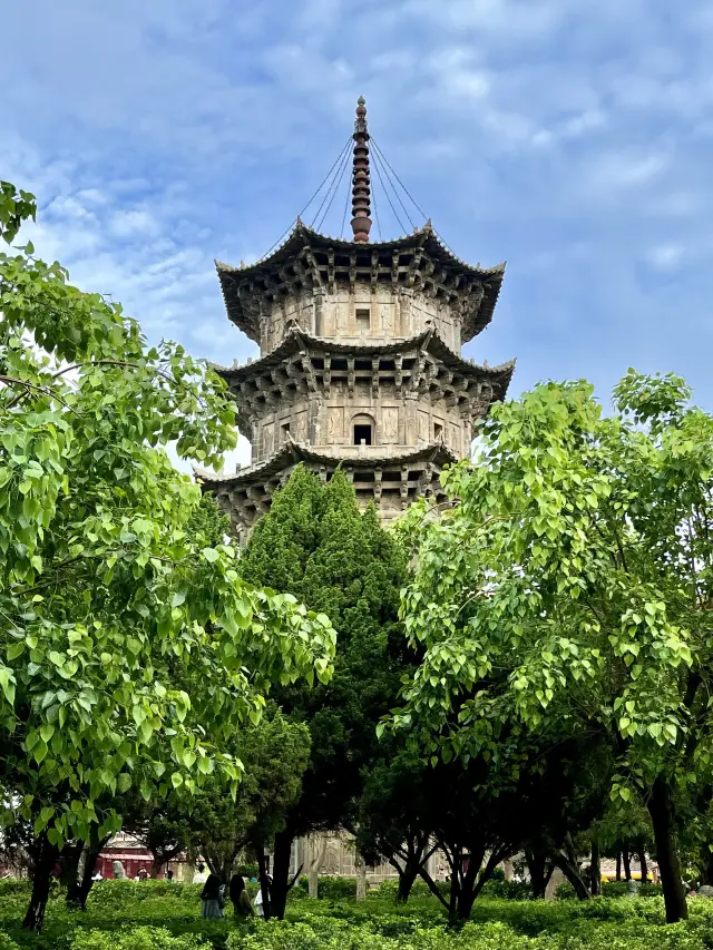 Quanzhou, Fujian: Half City of Fireworks, Half City of Immortals