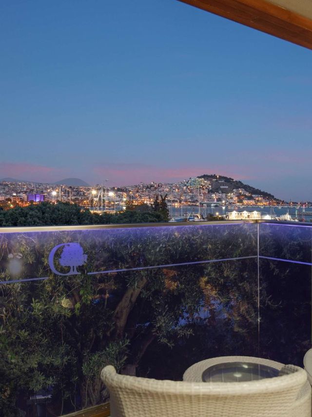 🌟 Seaside Splendor in Kusadasi 🌊🛌✨