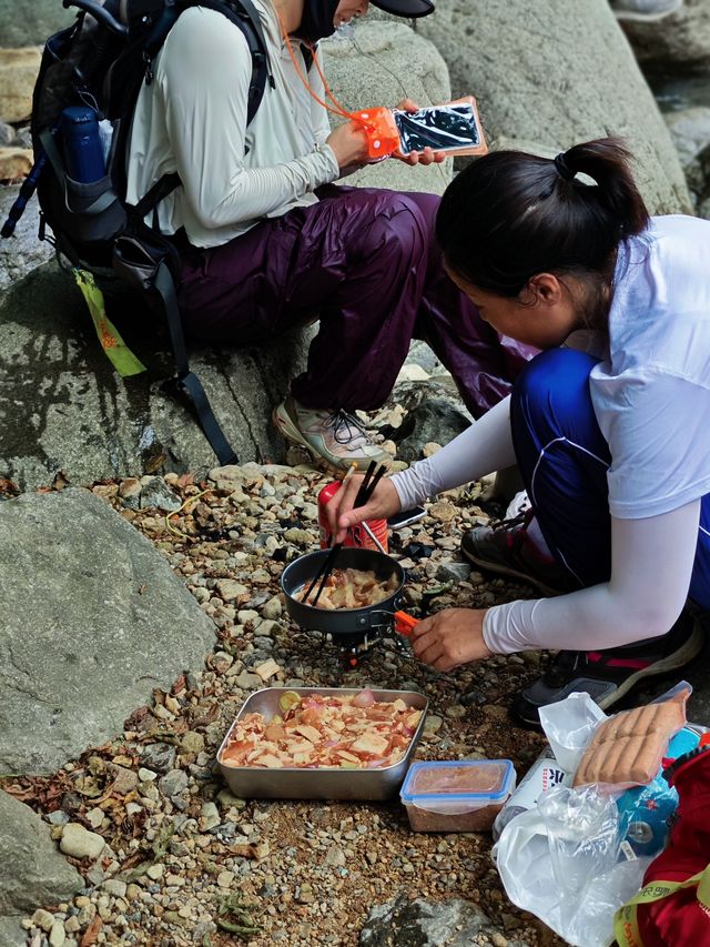 夏天就是要泡在水里安吉山步石溯溪 夏天就是要泡在水里安吉山步石溯溪