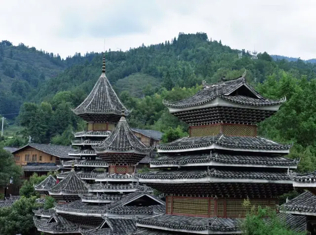 국경절에 귀주의 이 세상 밖 마을로 오세요. 고속철도로 바로 갈 수 있습니다.