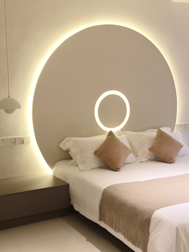 上海！！新開的！！不想退房…。