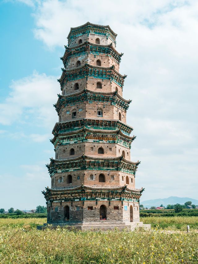 山西真厲害，田裡竟能長出國寶琉璃塔。