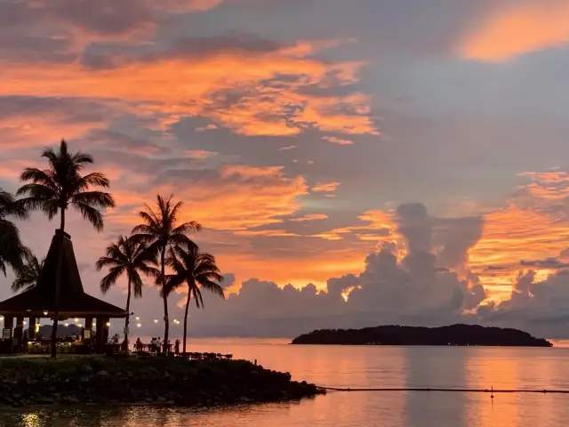 Sunset Poem - A Tribute to the Dusk at Tanjung Aru Beach, Kota Kinabalu