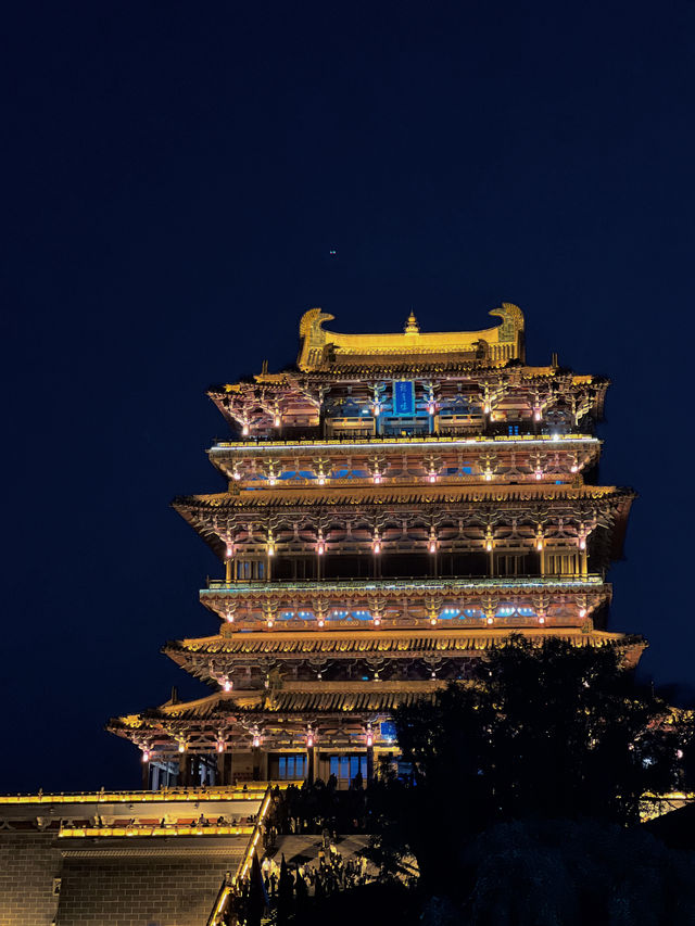 夜登鸛雀樓丨跟着黑神話悟空看古建。 夜登鸛雀樓丨跟着黑神話悟空看古建。