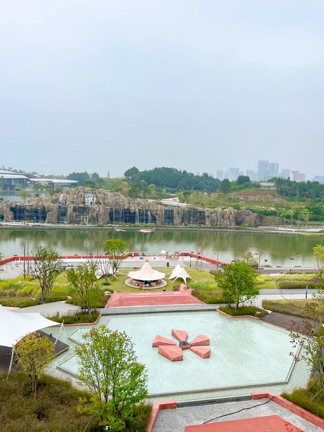 比起成都市區，我更愛周邊酒店這種寧靜。
