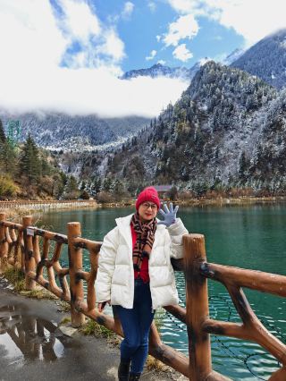 After the snow, Bipenggou looks like a fairy tale world. 