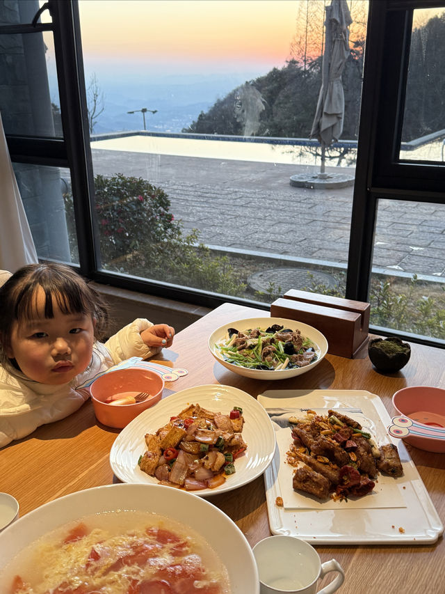 天姥隱的春天 住進童話裡的森林小木屋